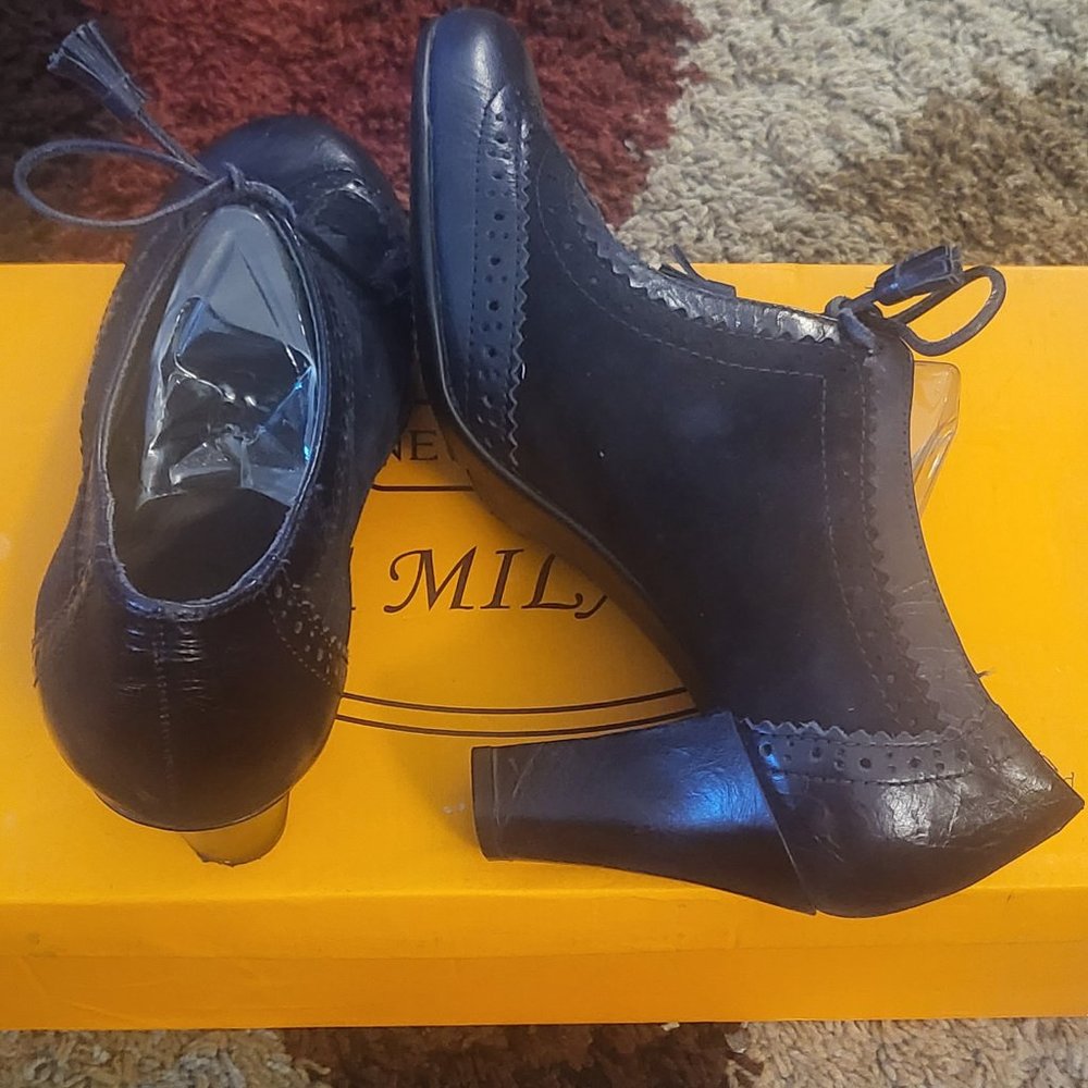 Shoes - Picture 2 of 6